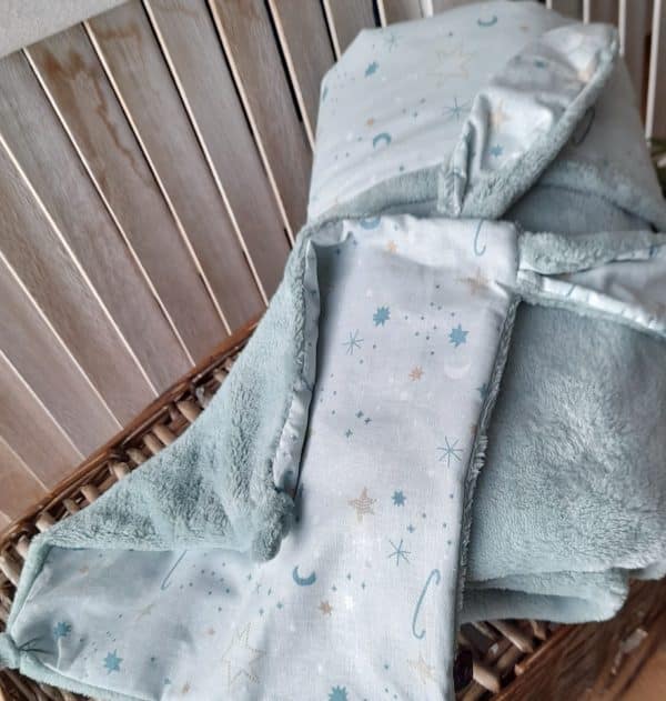 ensemble cadeau de naissance couverture et doudou faits main, babydoudiz, ciel